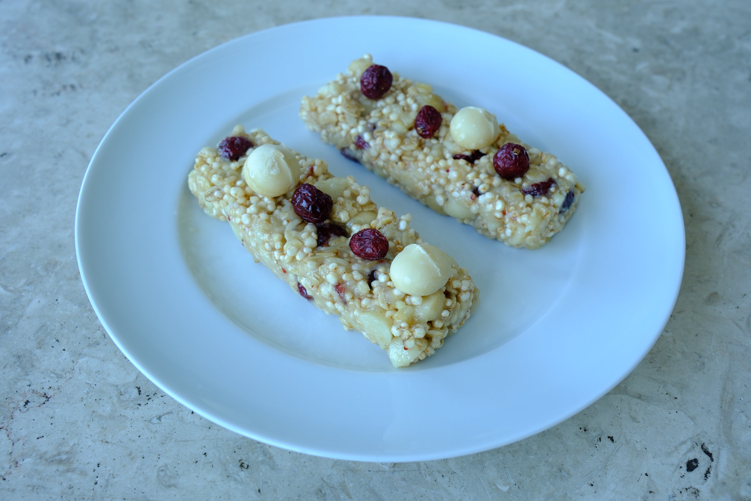 Macadamia-Cranberry Riegel