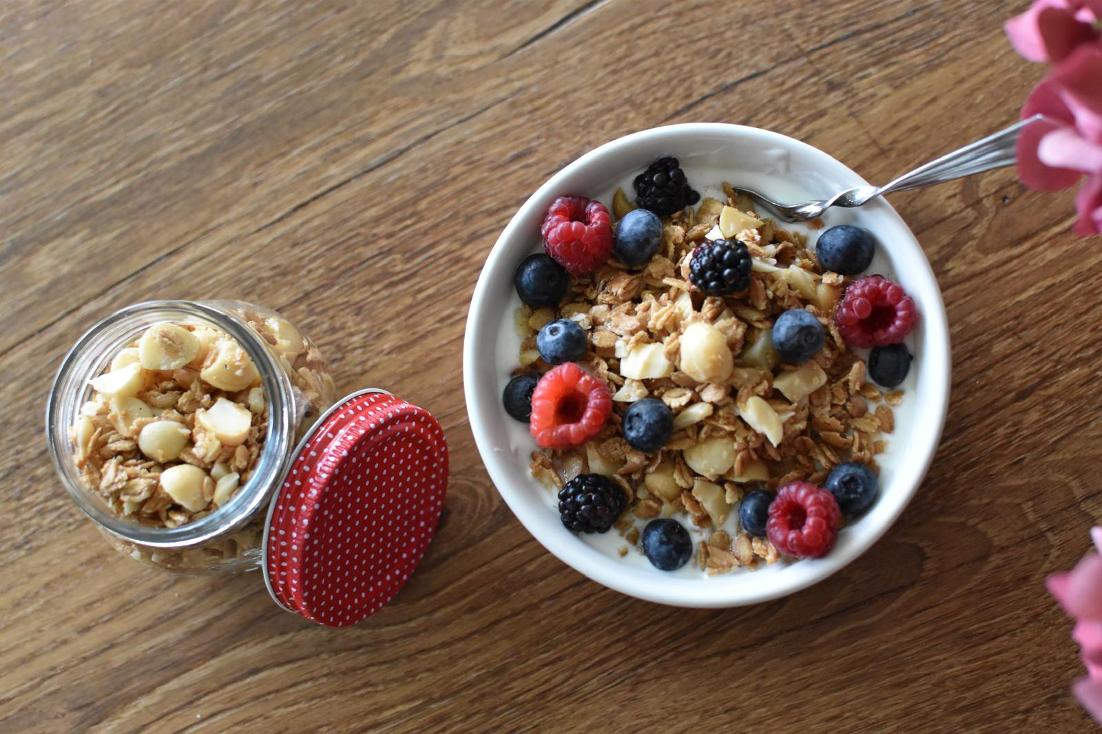 Gesundes Macadamia-Granola